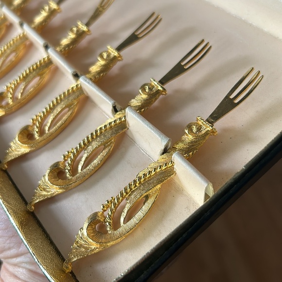 Vintage Janis 24 K gold plated Hors D'oeuvres Forks Set of 6 - Picture 2 of 4